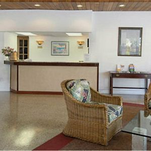 Travelodge Monaco Beach Resort